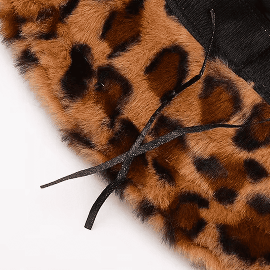 Flauschiger Fischerhut mit Leopardenmuster