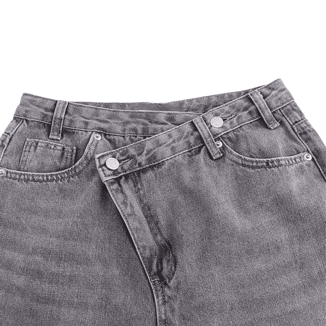 Asymmetrische Jeans mit gekreuztem Bund und weitem Bein