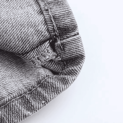 Asymmetrische Jeans mit gekreuztem Bund und weitem Bein